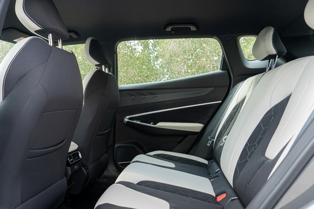 Geely Cityray Bütçe Araç Kiralama Dubai |  Günde 138 aed *Depositosuz