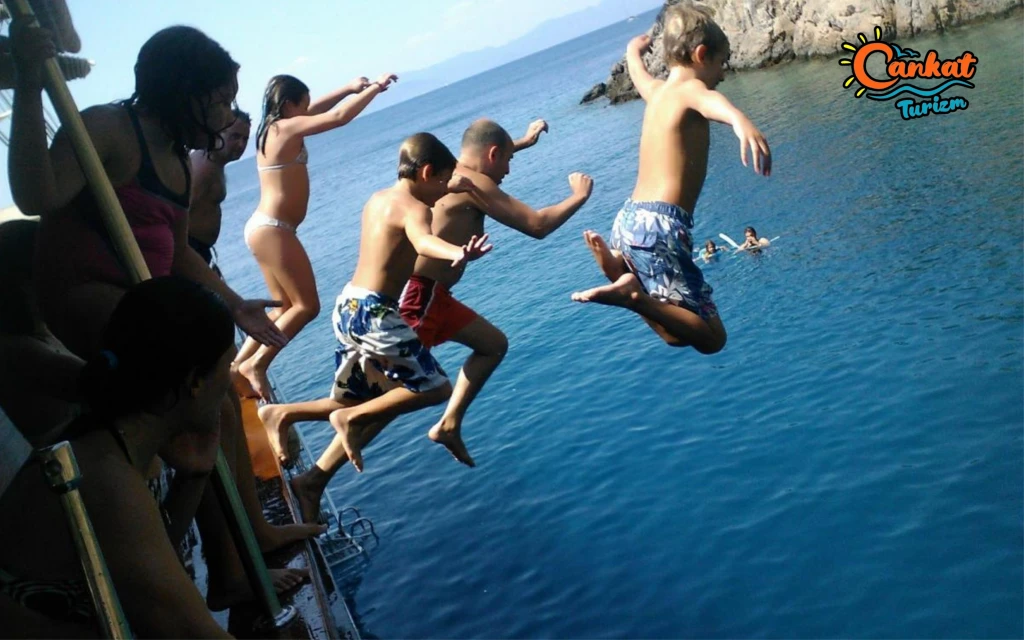 'Alanya Halal Concept Short Boat Tour 14:00-18:00'