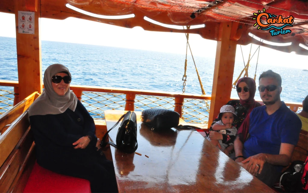 'Alanya Halal Concept Short Boat Tour 14:00-18:00'