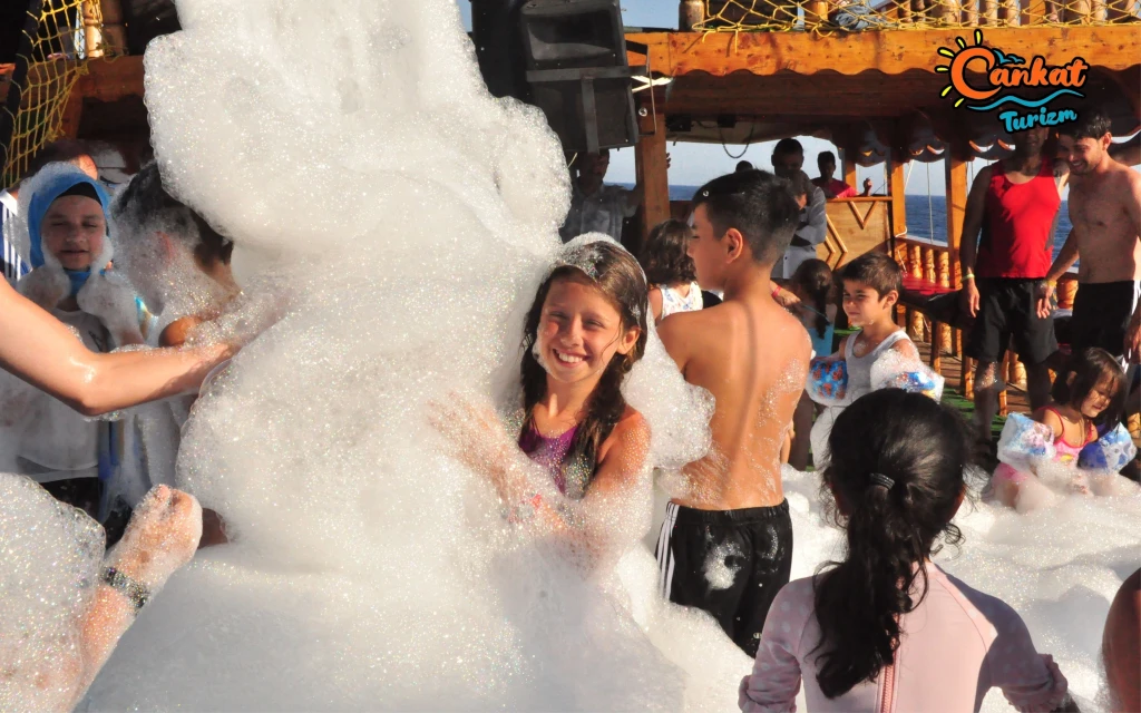 'Alanya Halal Concept Short Boat Tour 14:00-18:00'