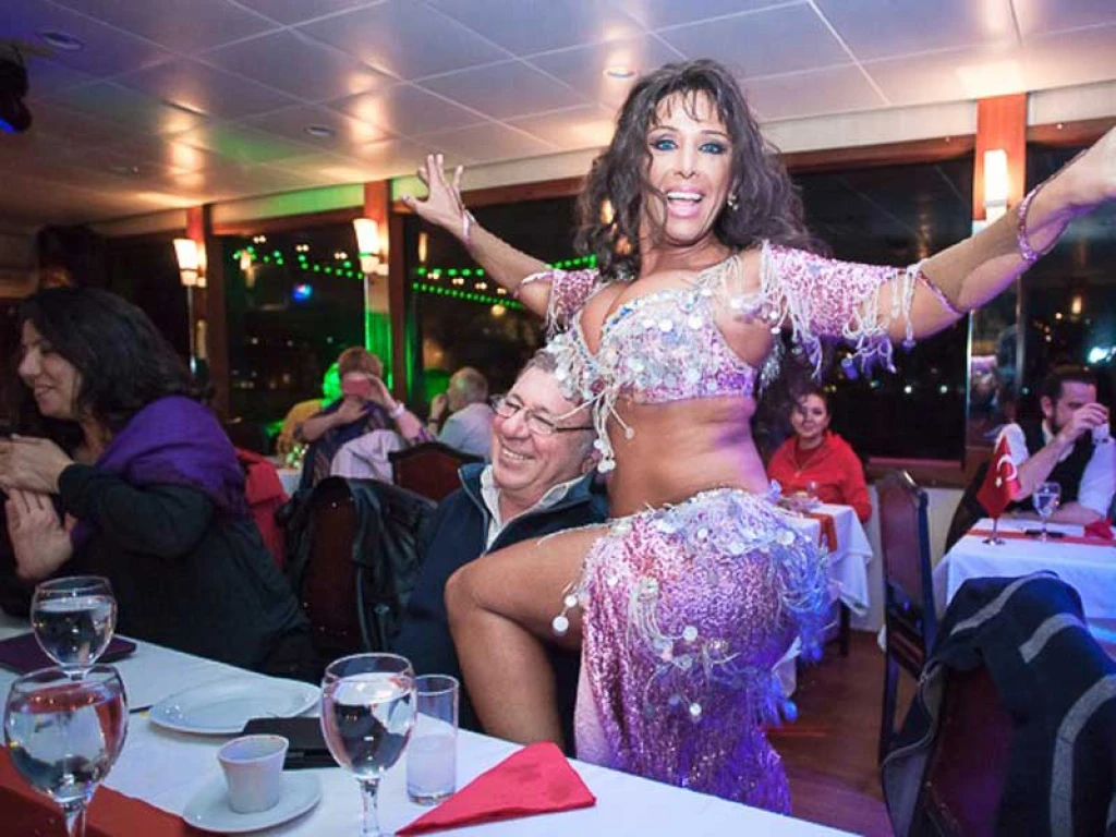 Круиз на ужин по Босфору с турецким шоу