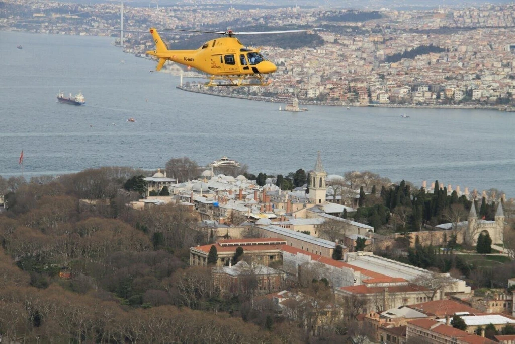 Helikopterowa wycieczka nad atrakcjami miasta
