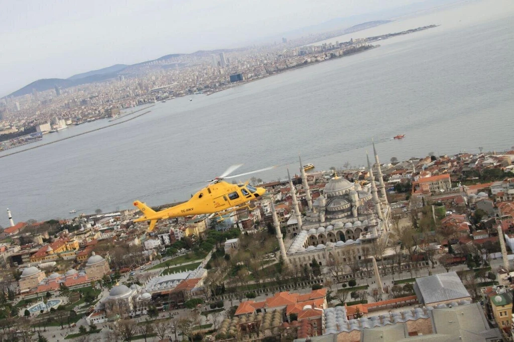 Helikopterowa wycieczka nad atrakcjami miasta