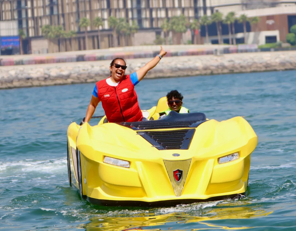 Dubai Jet Aracı - 45 Dakika - 4 Kişilik