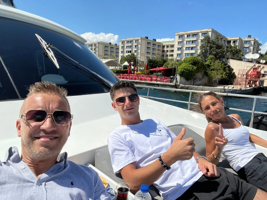 🌟 Happy Clients – Shared Moments 4