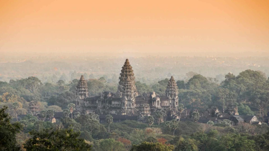 Gold Mavi Ejderha, Khmer ve Siam “Vietnam, Kamboçya, Tayland” EK ile 10 gece (SGN-BKK) Ho Chi Minh City (2) - Siem Reap (2) - Hanoi (2) - Halong Bay (1) - Bangkok (3) | Tüm şehir turları ve giriş ücretleri dahil | 7 öğle yemeği ve 7 akşam yemeği dahil