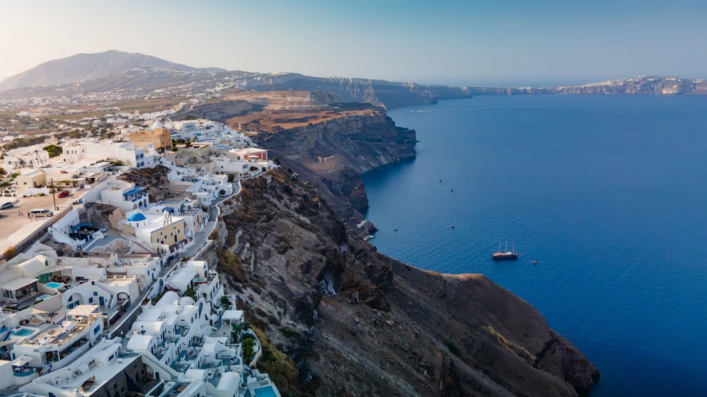 'Cyclades'in İncileri Gemisi: Zamansız Bir Yunan Adası Macerası'