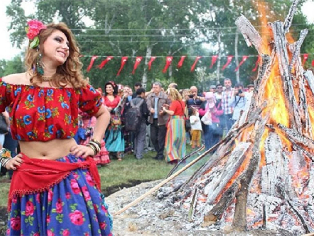 TOUR DE LAS FIESTAS DE KAKAVA EN EDIRNE & 4 - 6 DE MAYO DE 2026