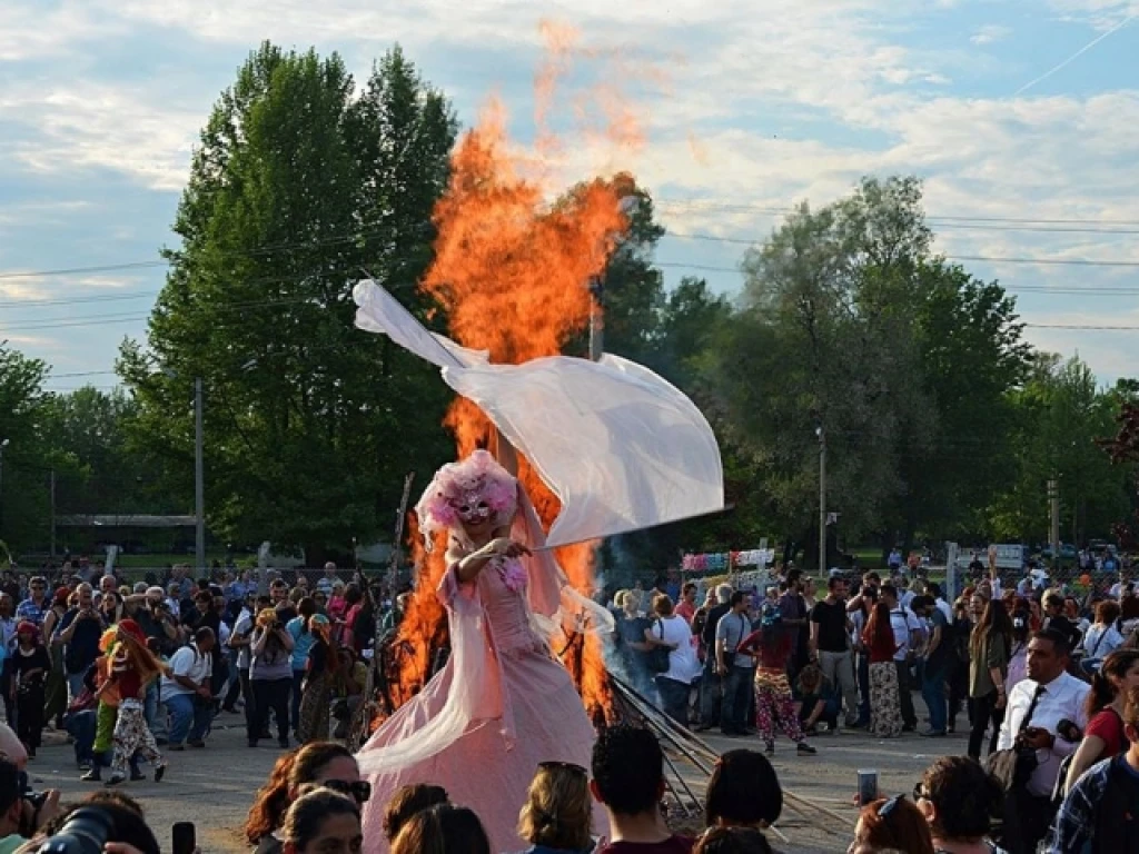 TOUR DE LAS FIESTAS DE KAKAVA EN EDIRNE & 4 - 6 DE MAYO DE 2026