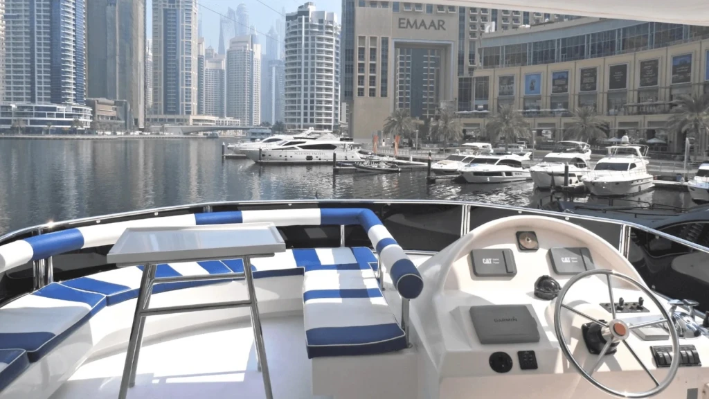 Оренда розкішного яхти в Дубаї довжиною 84 фути – 35 гостей