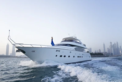 استئجار يخت فاخر في دبي 84 قدم – 35 ضيف
