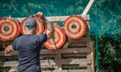 Hatta Wadi – Axe Throwing