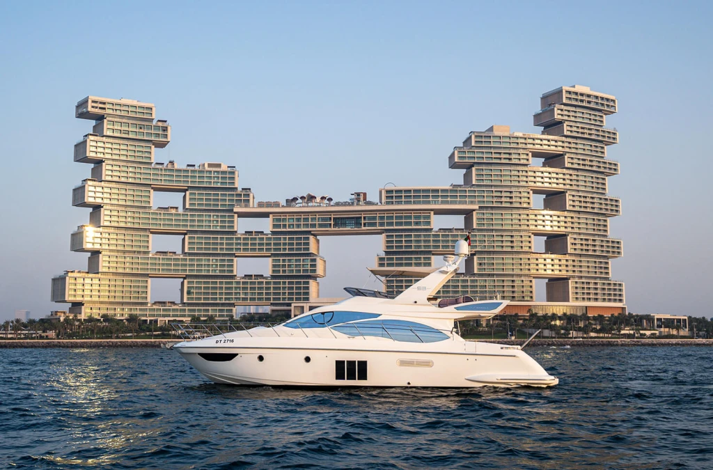 إيجار يخت فخم في دبي 53 قدم - 15 ضيف