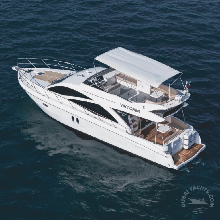 إيجار يخت فخم في دبي 53 قدم - 15 ضيف