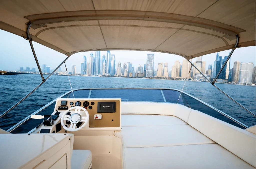 إيجار يخت فخم في دبي 53 قدم - 15 ضيف