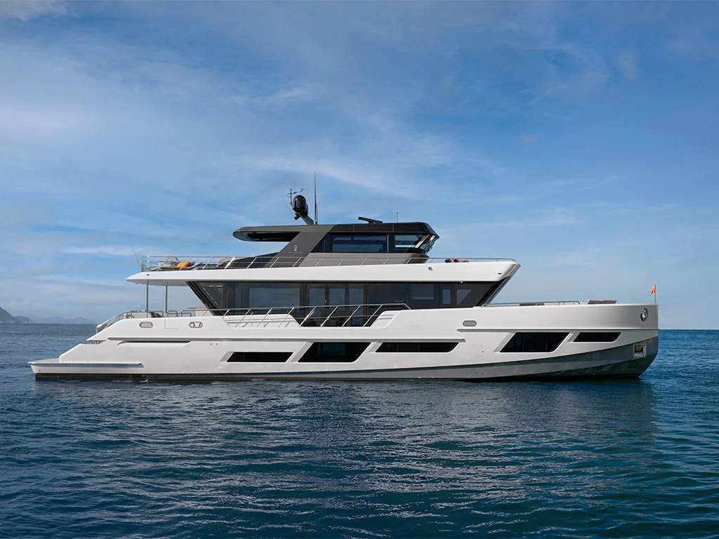 Аренда роскошной яхты в Дубае 96 футов - 45 гостей