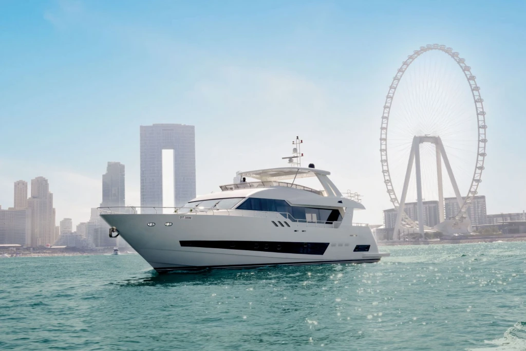 Аренда роскошной яхты в Дубае 96 футов - 45 гостей