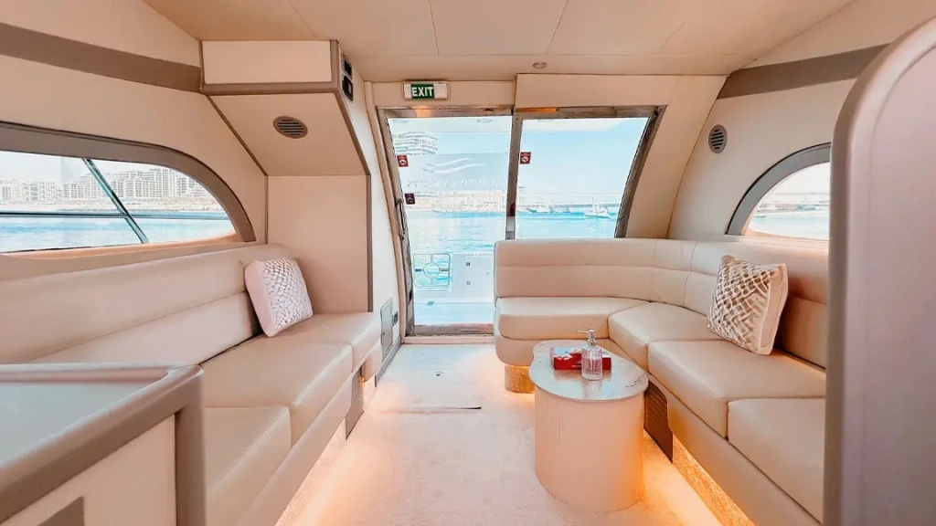 Location de yacht de luxe à Dubaï 48 pieds – 12 invités