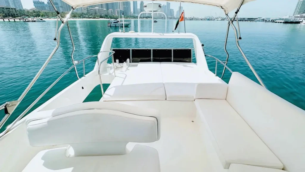 Location de yacht de luxe à Dubaï 48 pieds – 12 invités