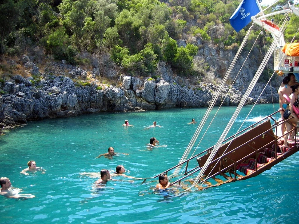 Tour in barca delle 12 isole di Göcek Fethiye