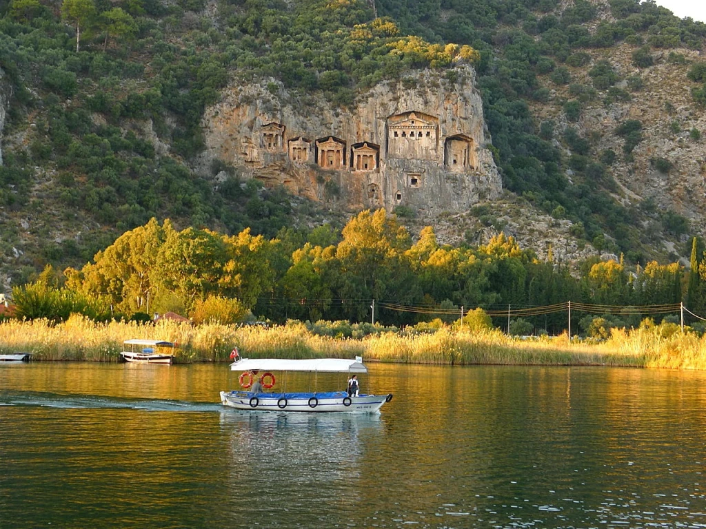 Dalyan Caretta İztuzu ve Çamur Banyoları Turu