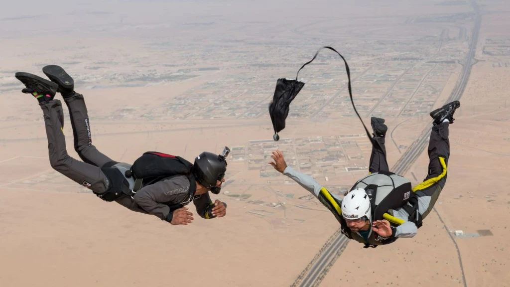 Парашутний стрибок – стрибок у пустелі