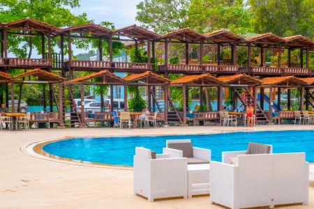 Turul Cascadelor Sapadere, Peștera Dim și Râul Dim (3 în 1)