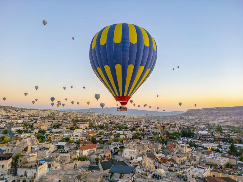 Guía de precios de globos aerostáticos en Capadocia 2026: Costos, consejos y mejores opciones