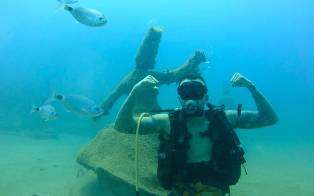 Tour de Buceo en Museo Submarino