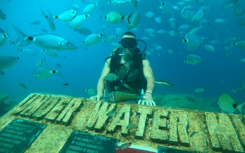 Tour de Buceo en Museo Submarino