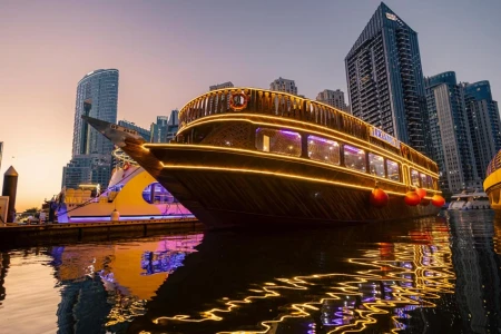 Cruise cu Dhow Alexandra în Dubai Marina | Tur cu cină pe barcă