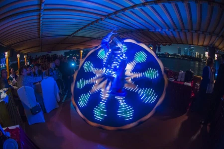 Cruise cu Dhow Alexandra în Dubai Marina | Tur cu cină pe barcă
