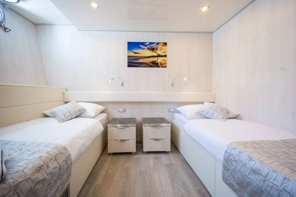 Dubrovnik to Split Mini Cruise 2026 – Luxury Croatia Blue Voyage Experience