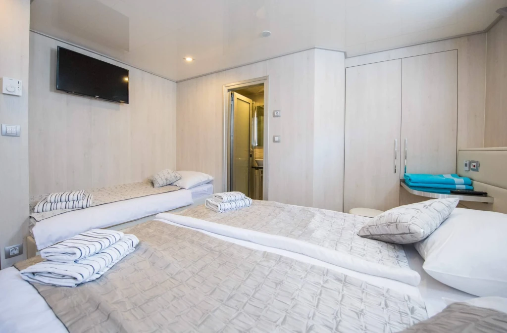 Dubrovnik to Split Mini Cruise 2026 – Luxury Croatia Blue Voyage Experience