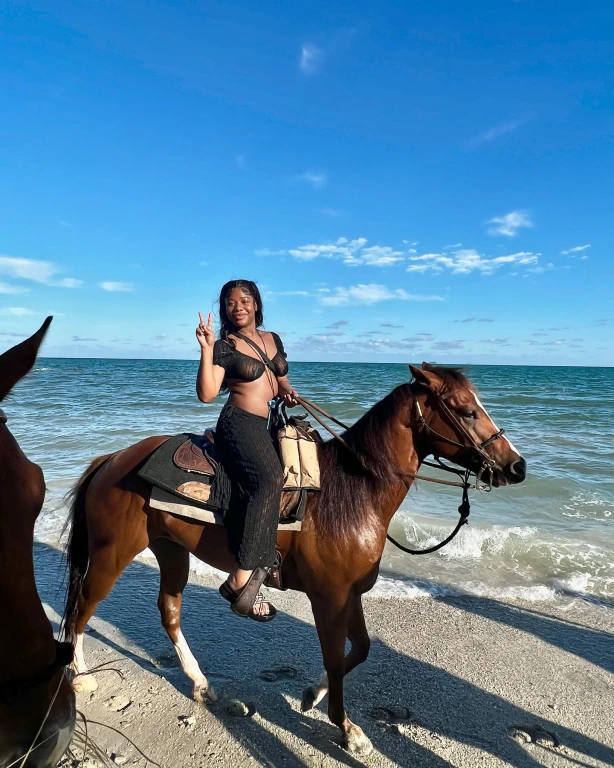 Côté : Équitation avec option poney