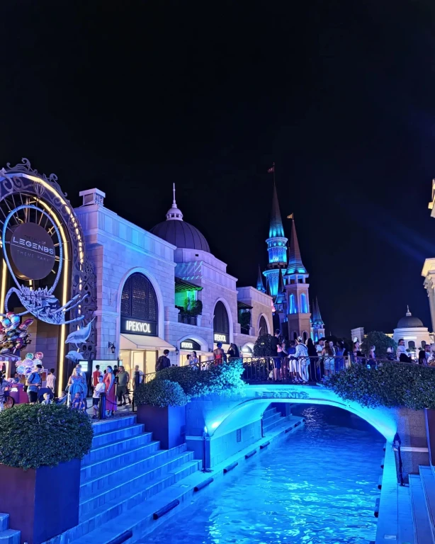 Côté : Spectacle Aquatique de la Terre des Légendes et Shopping avec Transport