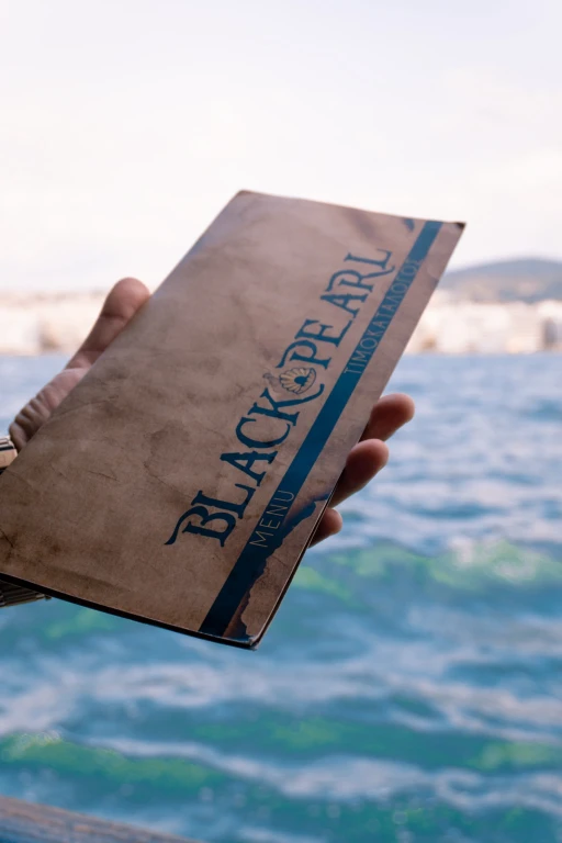 Thessaloniki: Pirate Ship Cruise with Drink & Views