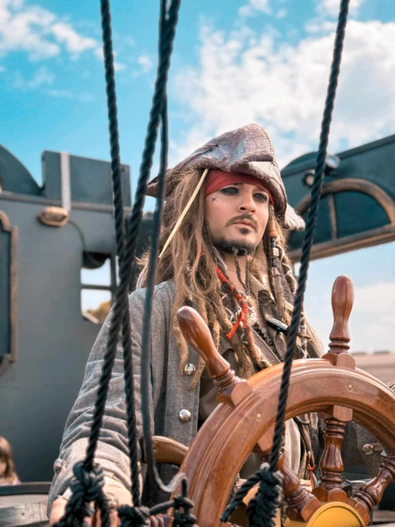 Thessaloniki: Pirate Ship Cruise with Drink & Views