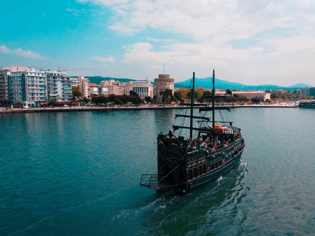 Thessaloniki: Pirate Ship Cruise with Drink & Views