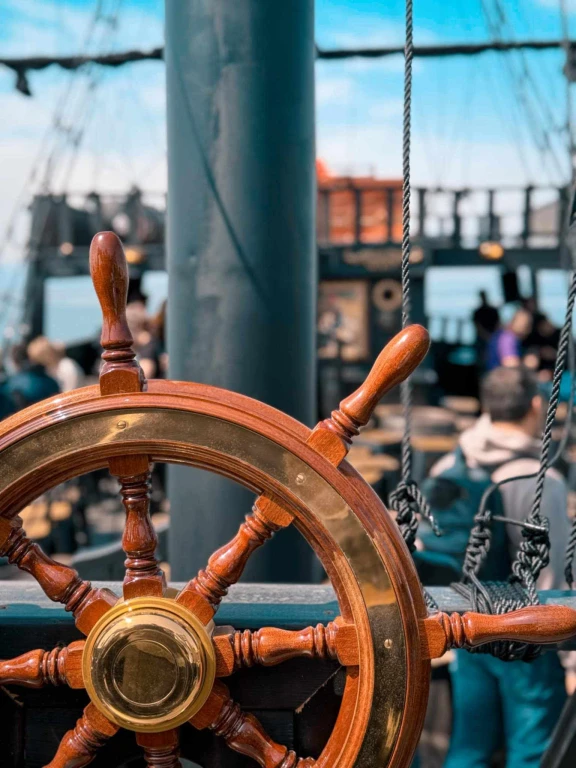 Thessaloniki: Pirate Ship Cruise with Drink & Views
