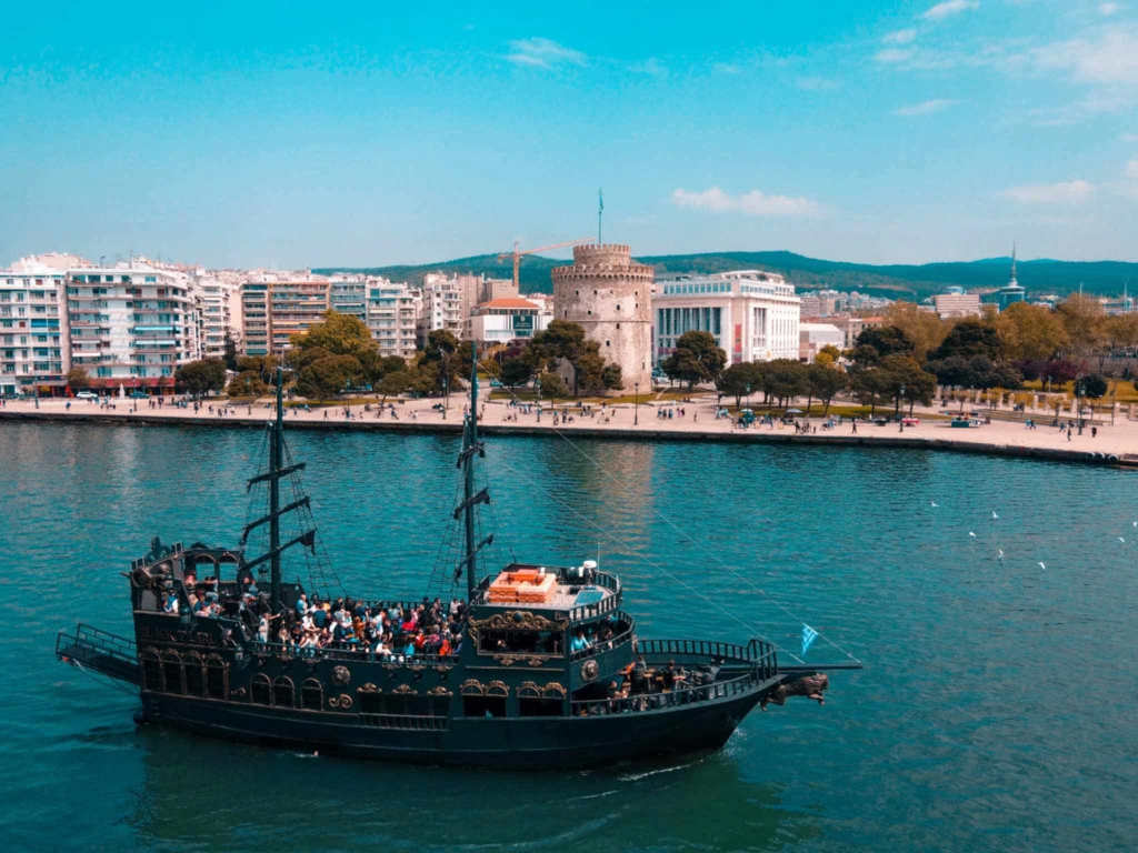 Thessaloniki: Pirate Ship Cruise with Drink & Views