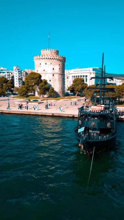 Thessaloniki: Pirate Ship Cruise with Drink & Views
