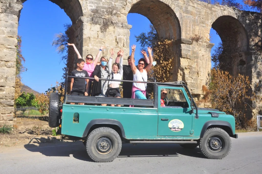 Сайд: Джип-сафари тур на Зелене озеро з Land Defender