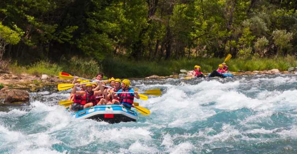Cañón Köprülü Rafting en río salvaje con almuerzo