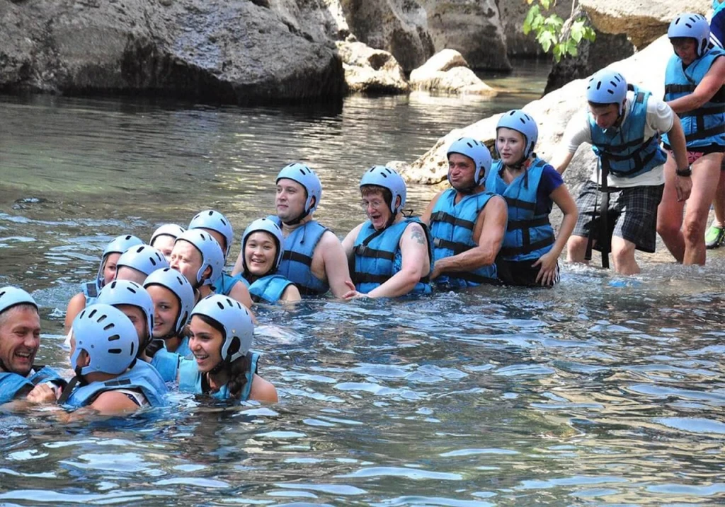 Cañón Köprülü Rafting en río salvaje con almuerzo