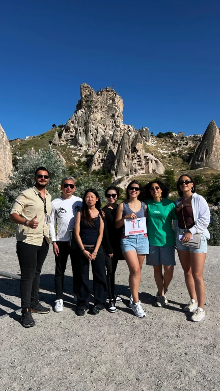 Zbor cu balonul în Cappadocia + Turul Roșu | Combinație clasică la răsărit în aceeași zi