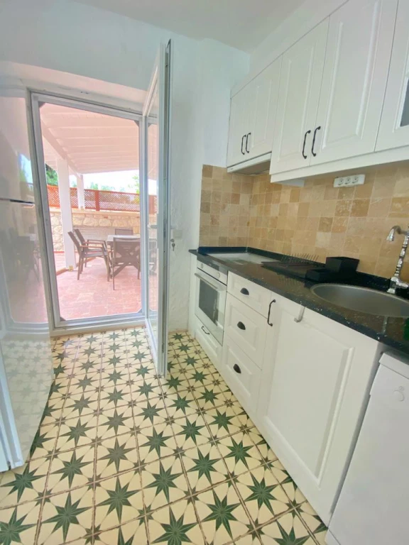 Alaçatı Çarşı içi 3 yatak odalı, havuzlu taş villa 1