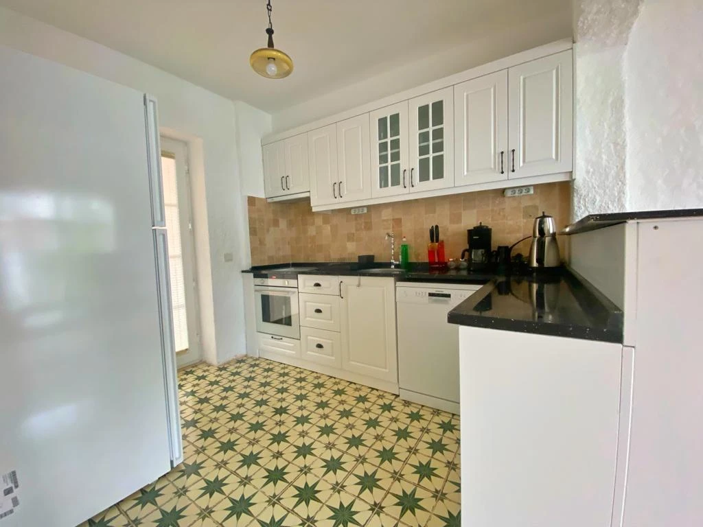 Alaçatı Çarşı içi 3 yatak odalı, havuzlu taş villa 1