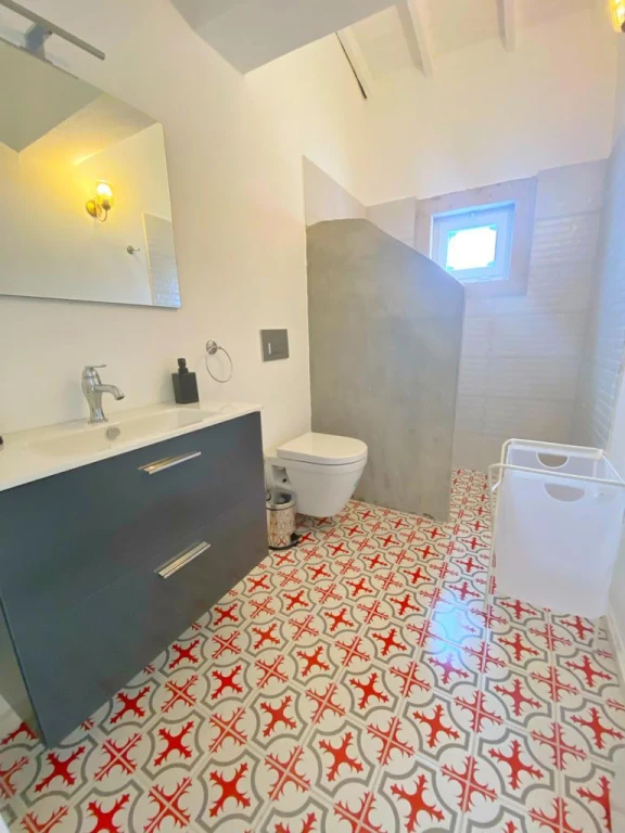 Alaçatı Çarşı içi 3 yatak odalı, havuzlu taş villa 1