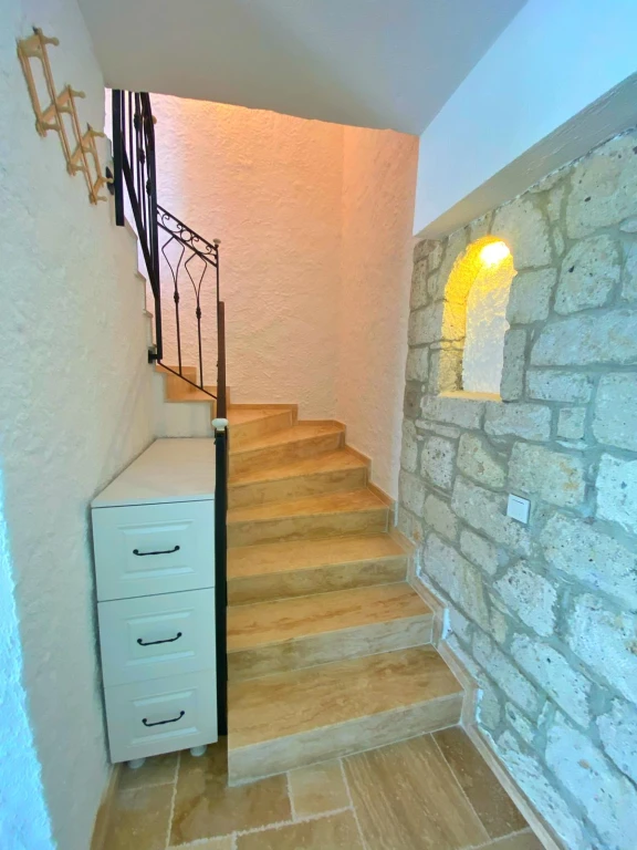 Alaçatı Çarşı içi 3 yatak odalı, havuzlu taş villa 2